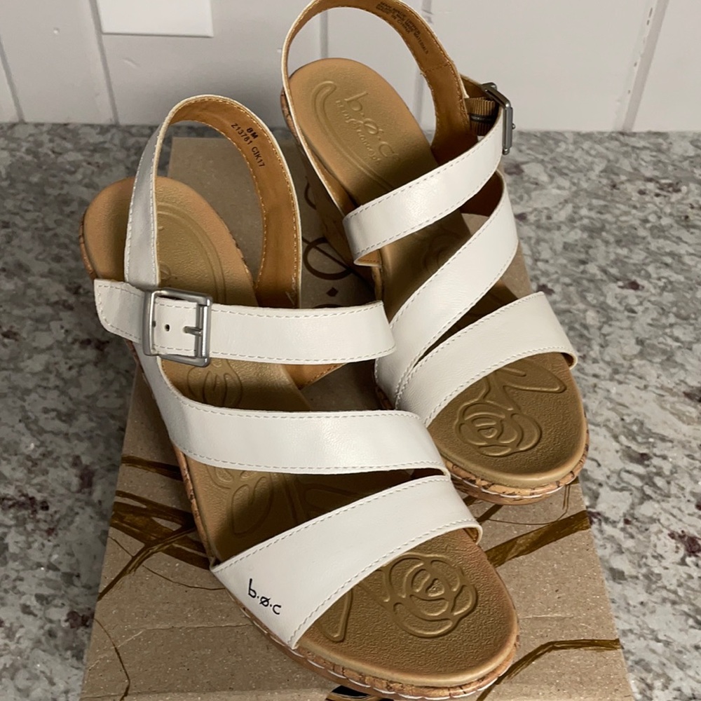 NEW IN BOX BOC wedge sandals size 8